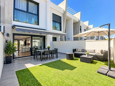 For Sale: Villa in Albir Beds: 3 Baths: 2 Price: 595,000