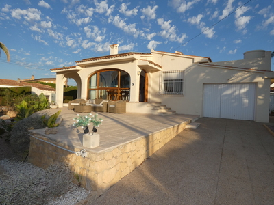 For Sale: Villa in Alfaz Del Pi Beds: 4 Baths: 3 Price: 750,000
