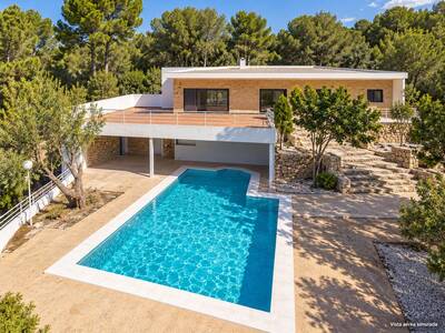 For Sale: Villa in Benidorm Beds: 5 Baths: 4 Price: 950,000